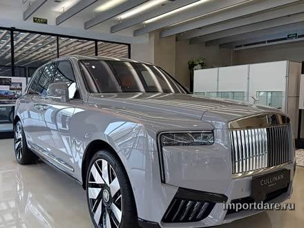 Rolls-Royce Cullinan сбоку