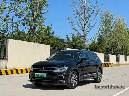 Volkswagen Tiguan L сбоку