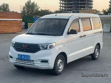 Wuling Hongguang V спереди