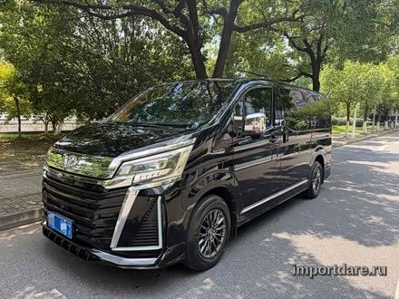 Toyota Hiace сбоку