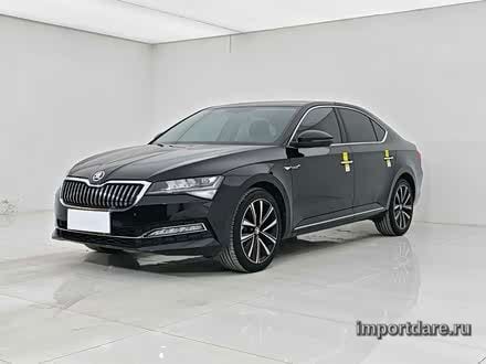 Skoda Superb спереди