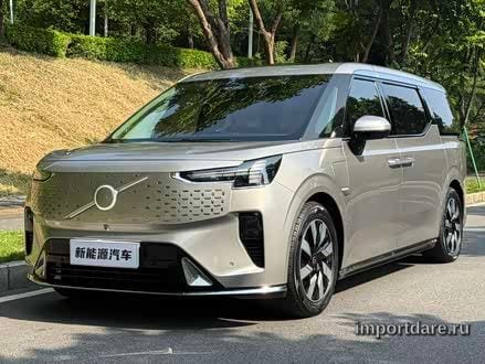 Volvo EM90 2025