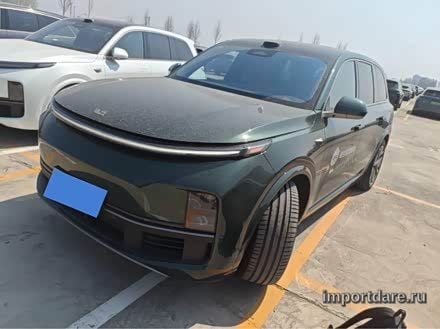 Li Auto L9 спереди