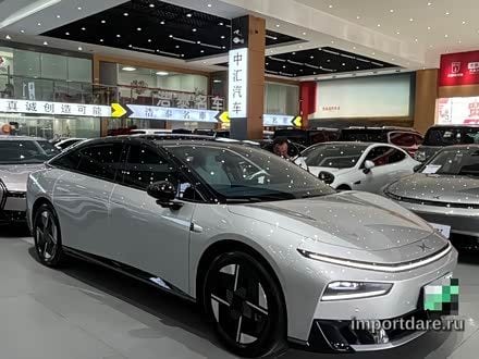 Xpeng P7 сбоку