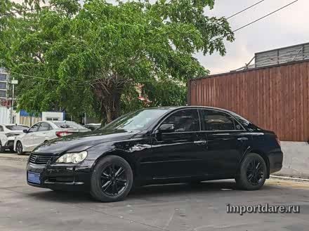 Toyota Reiz сзади