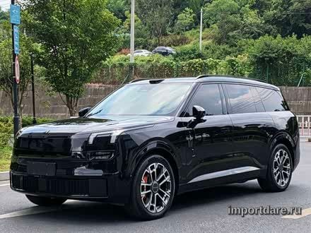 Lynk & Co 900 сбоку