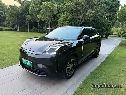Lynk & Co 08 Em-P сбоку