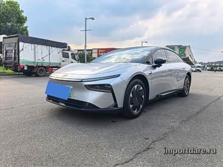 Xpeng P7+ спереди