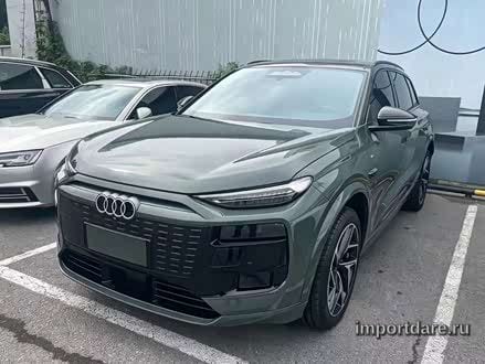 Audi Q6 сзади