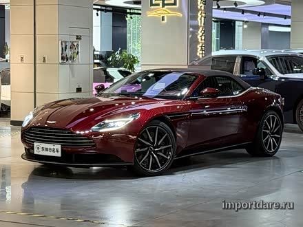 Aston Martin Db11 сбоку
