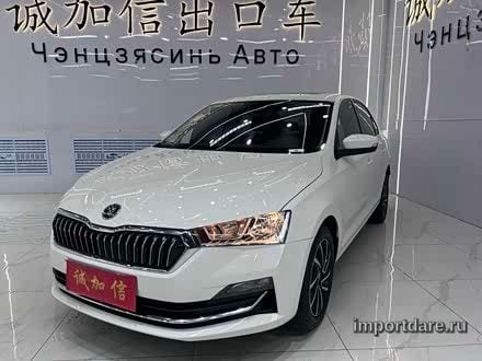 Skoda Rapid спереди