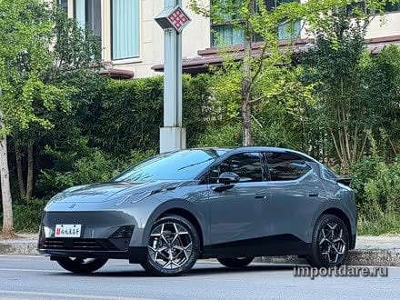Lynk & Co Z20 спереди