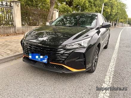 Dongfeng Yixuan сбоку