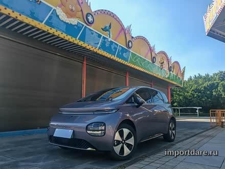 Baojun Yunduo сбоку
