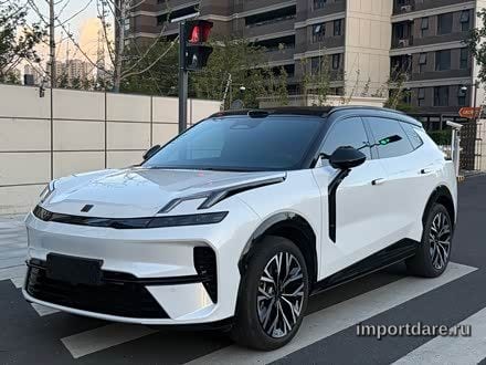 Lynk & Co 08 Em-P сбоку