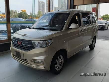 Wuling Hongguang V сбоку