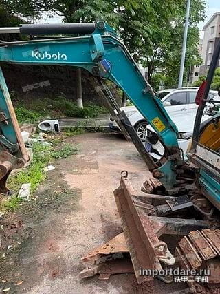 Kubota U-20-5 спереди
