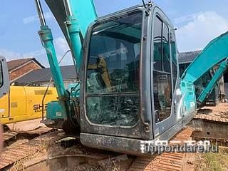 Kobelco SK210LC-8 сзади