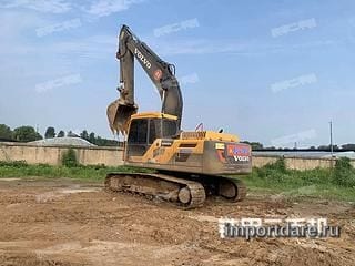 Volvo EC210D спереди