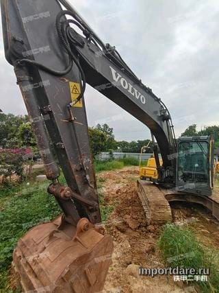 Volvo EC210D сзади