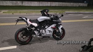 Cfmoto 675SR-R спереди
