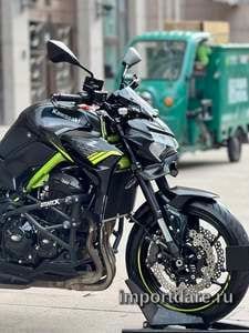 Kawasaki Z900 сбоку