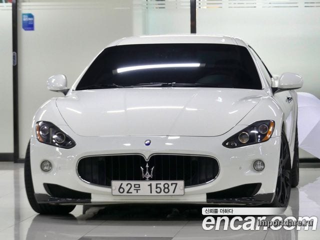 MASERATI GRANTURISMO 2009 — 37 700 км, белый, Корея — под ключ — фото 1
