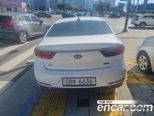 Kia K7 Hybrid сзади