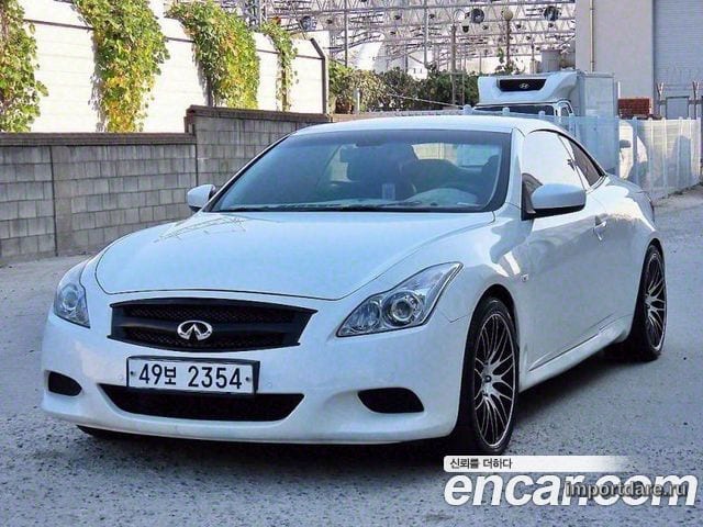 Infiniti G37 спереди