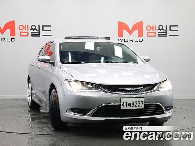 Chrysler 200 сбоку