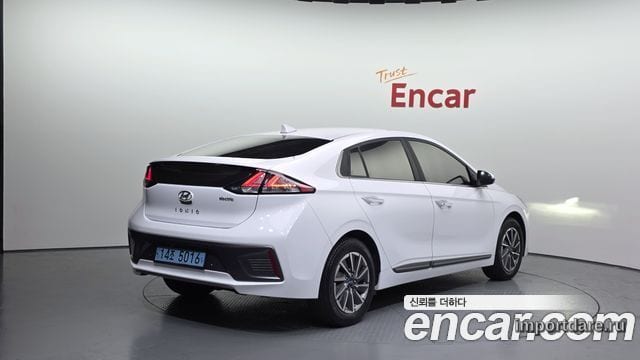 Hyundai Ioniq Electric сбоку