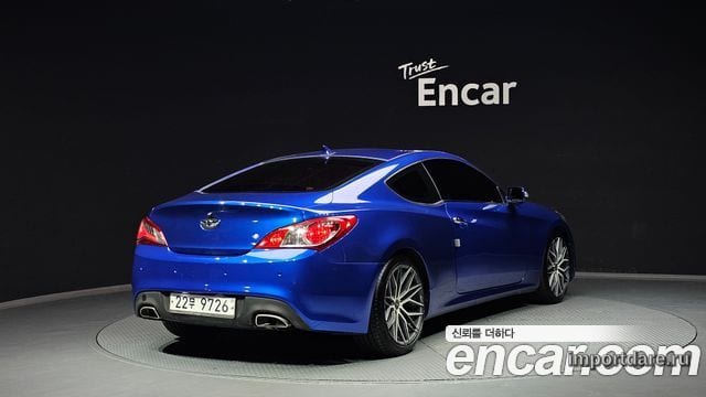 Hyundai Genesis Coupe сбоку