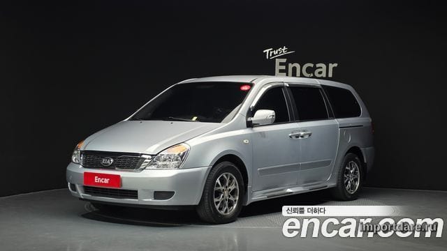 Kia Grand Carnival спереди