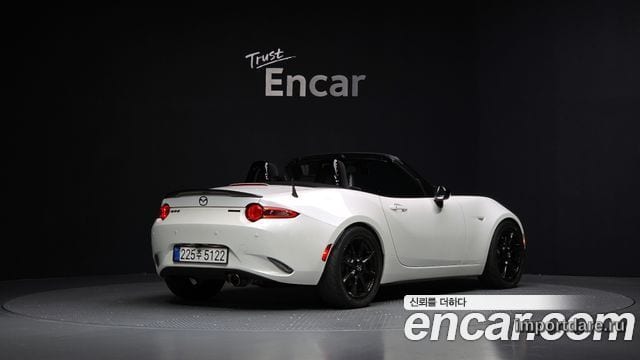 Mazda Mx-5 Miata сбоку