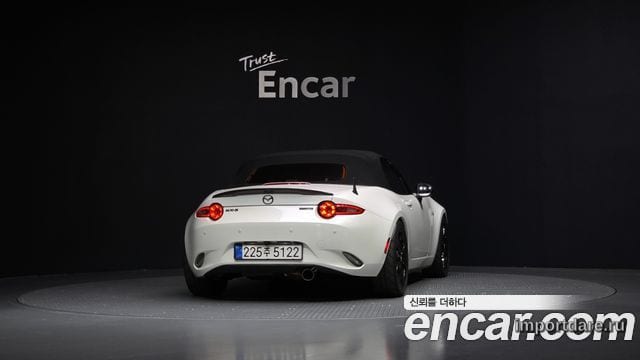 Mazda Mx-5 Miata сзади