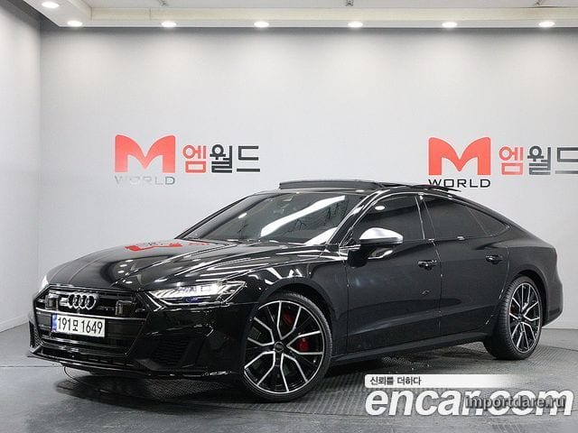 Audi S7 спереди