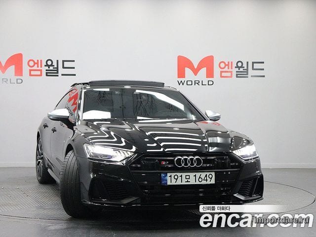 Audi S7 сбоку