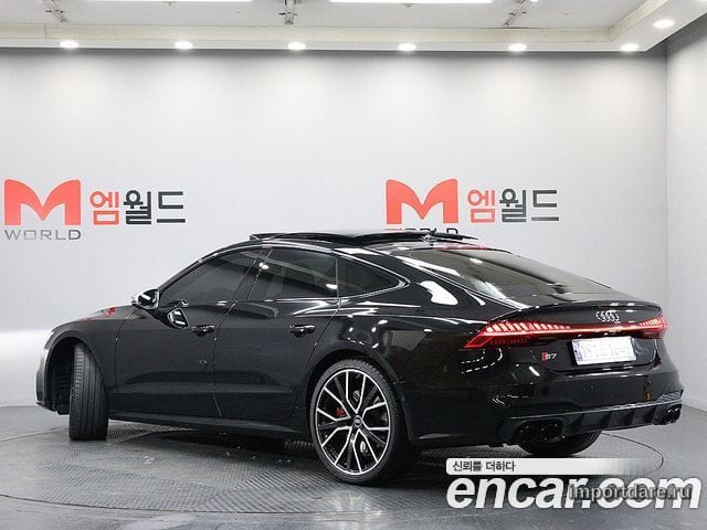 Audi S7 сзади