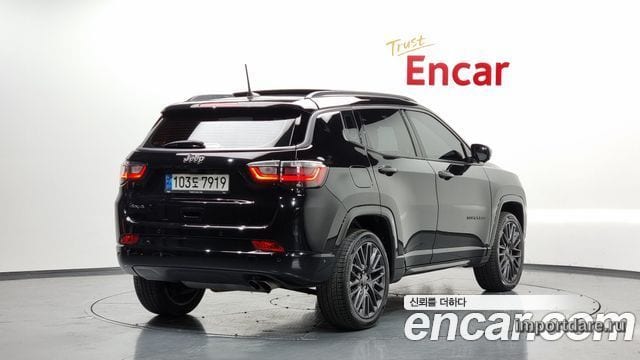 Jeep Compass сбоку