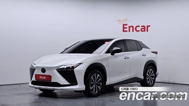 Lexus Rz450e спереди