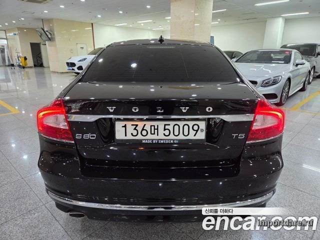 Volvo S80 сзади