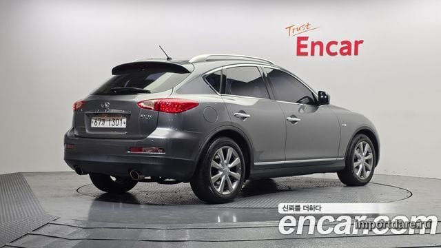 Infiniti Ex35 сбоку