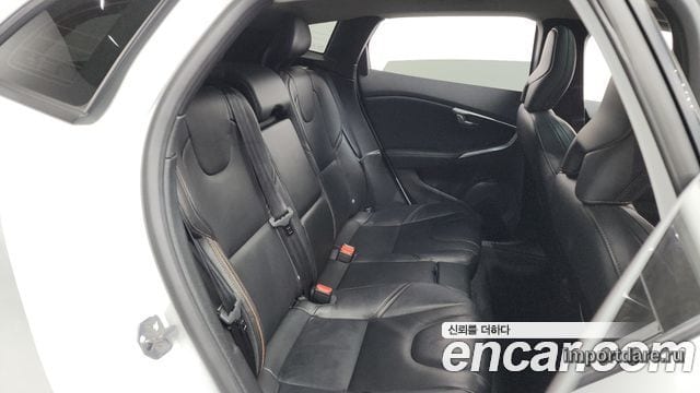 VOLVO V40 CROSS COUNTRY 2018 — 221 349 км, белый, Корея — под ключ — фото 12