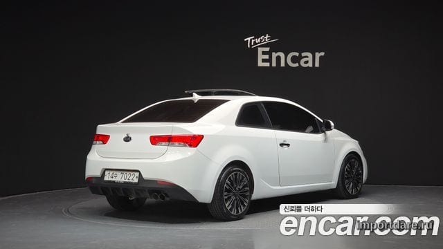 Kia Forte Coupe сбоку