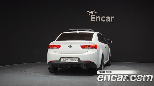 Kia Forte Coupe сзади