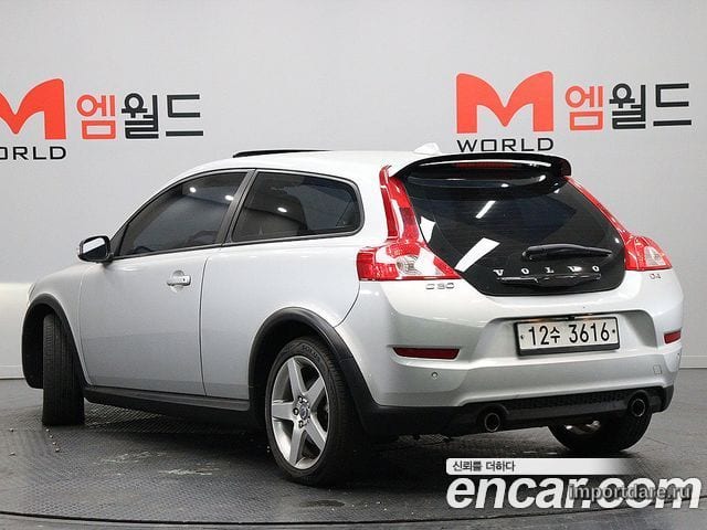 Volvo C30 сзади