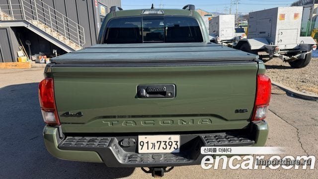 Toyota Tacoma сбоку