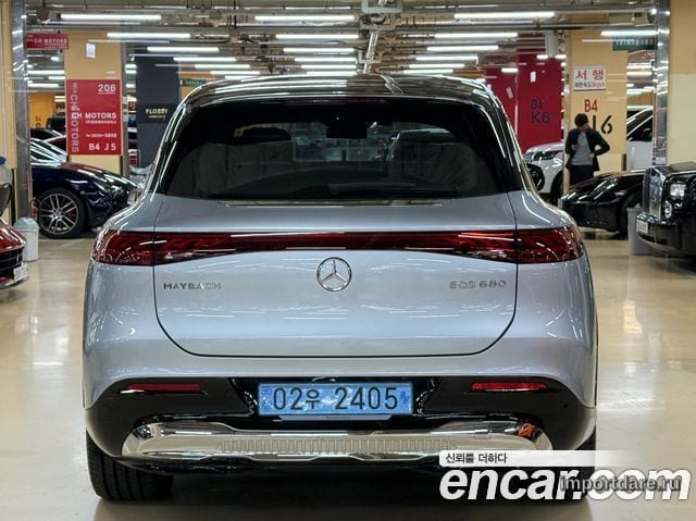 Mercedes-Benz Eqs SUV сзади