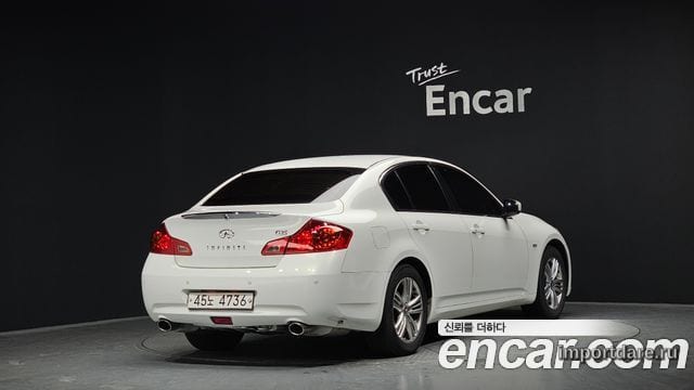 Infiniti G25 сбоку