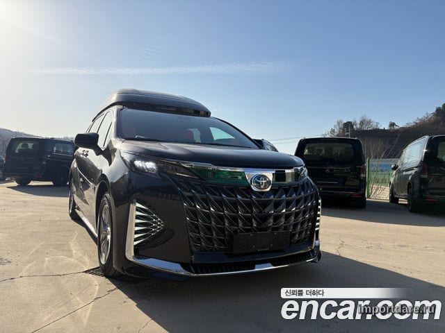 Toyota Sienna спереди